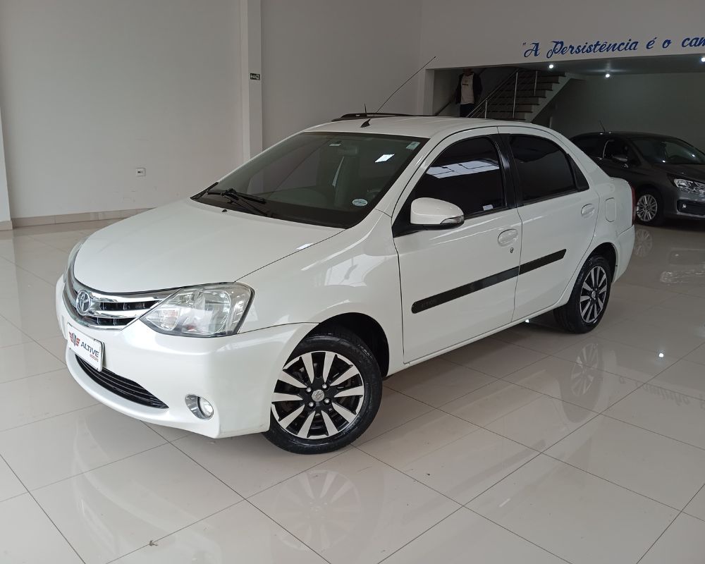 Toyota Etios Platinum sedan mecânico