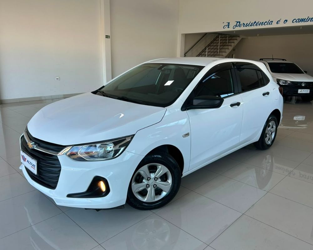 Carro novissimo ótima procedência revisado