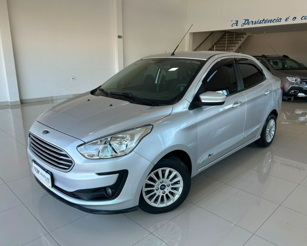 Carro super conservado Ótima procedência Todo revisado