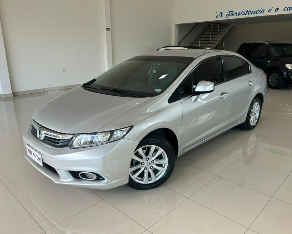 Carro muito conservado Ótima procedência Revisado