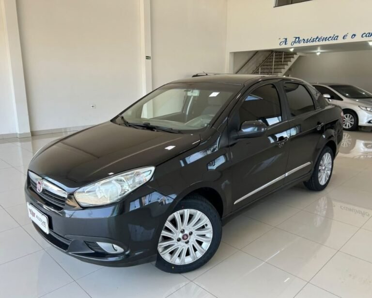 Carro de procedência Pneus novos Revisado