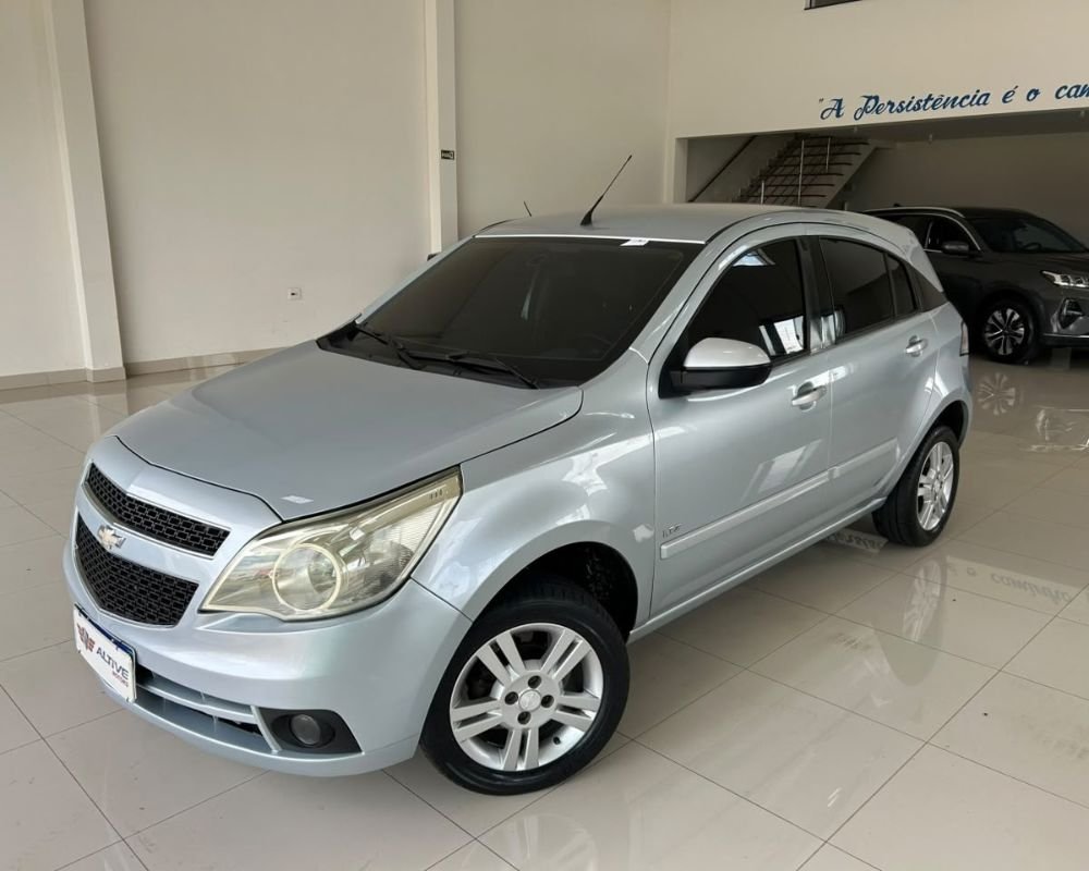 Carro ótimo estado Conservado Pneus ok.